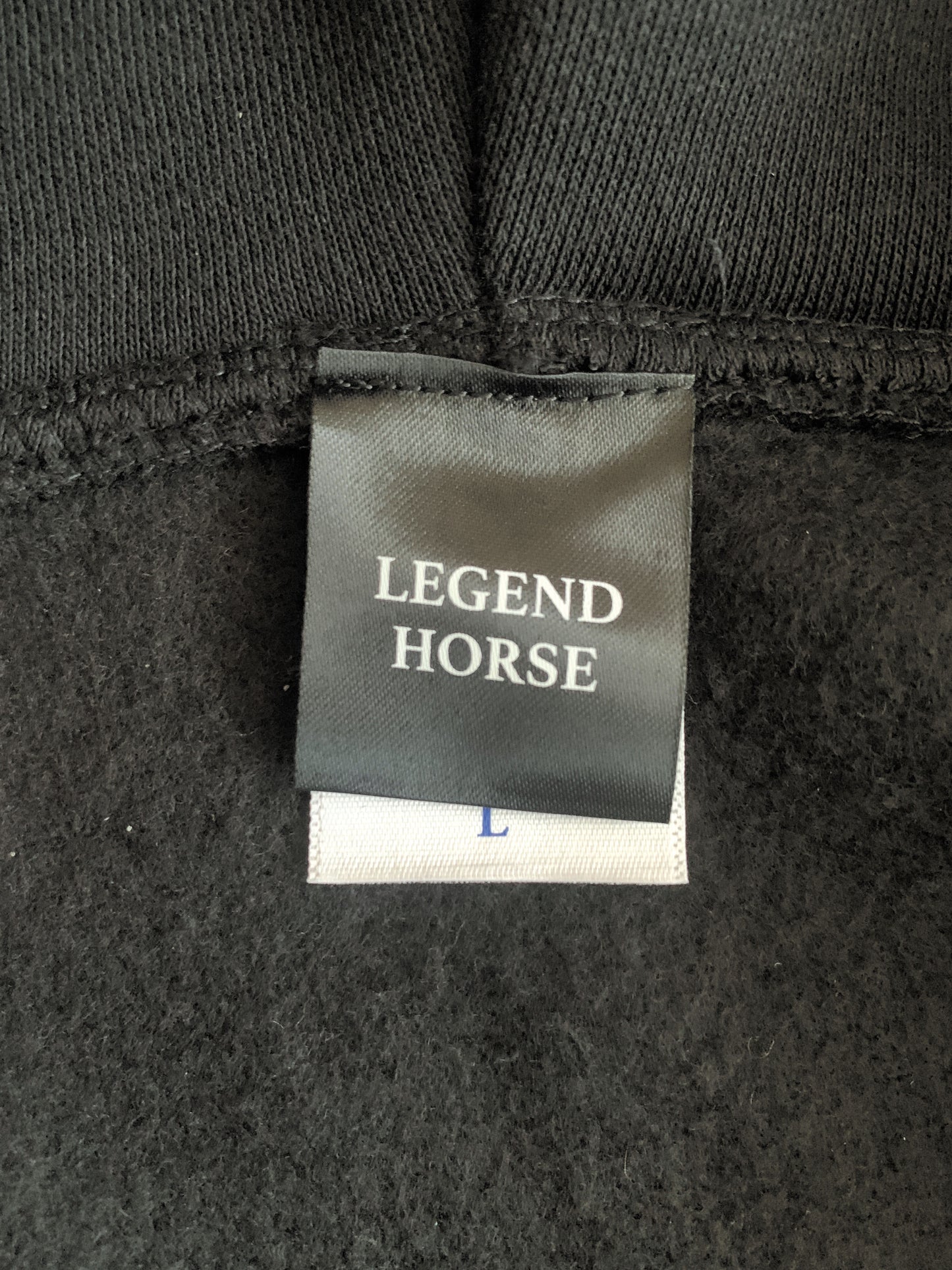 LEGEND HORSEシリーズ第11弾 ドウデュースフルジップパーカー(裏起毛)「イラスト」|ブラック